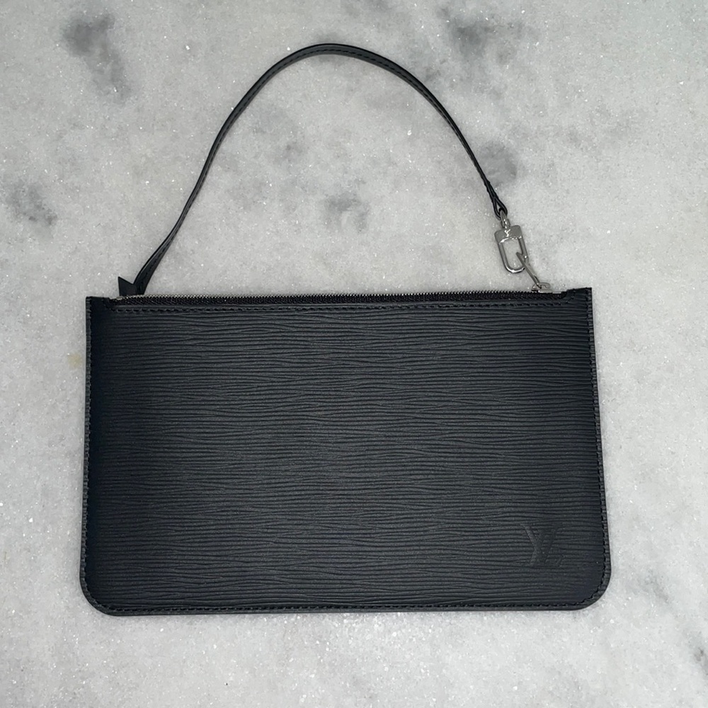 ✨Rare and Authentic ✨Louis Vuitton Neverfull MM Pouchette/Wrislet